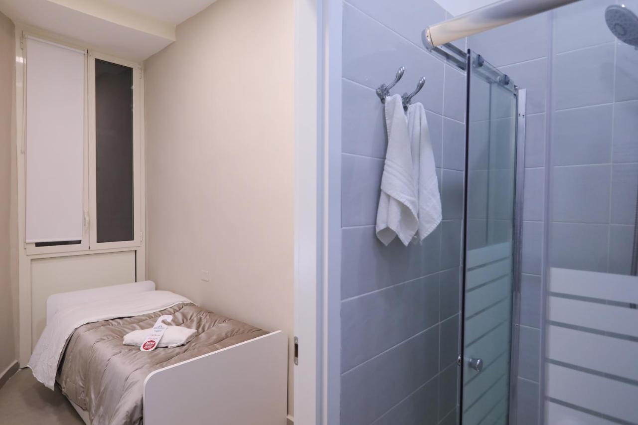 Residenza Esposito Economy Rooms Наполи Екстериор снимка