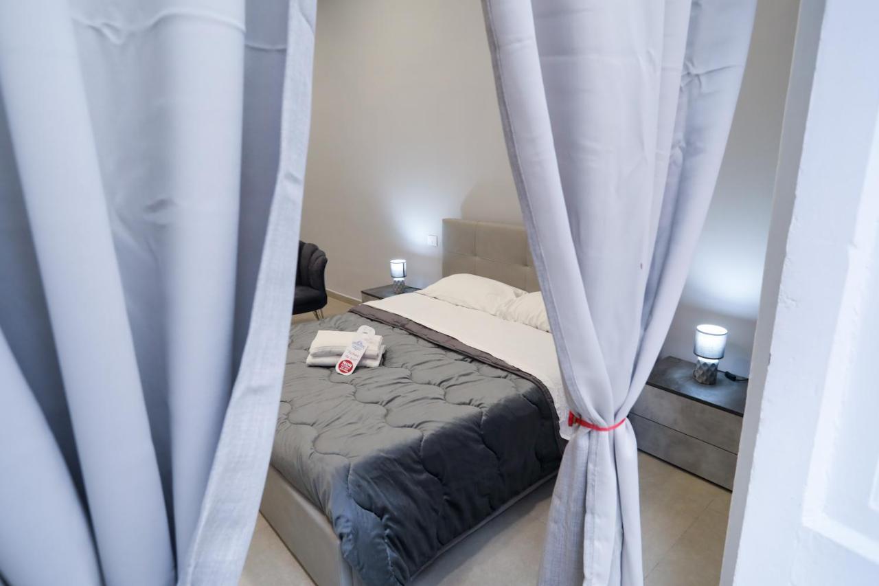 Residenza Esposito Economy Rooms Наполи Екстериор снимка