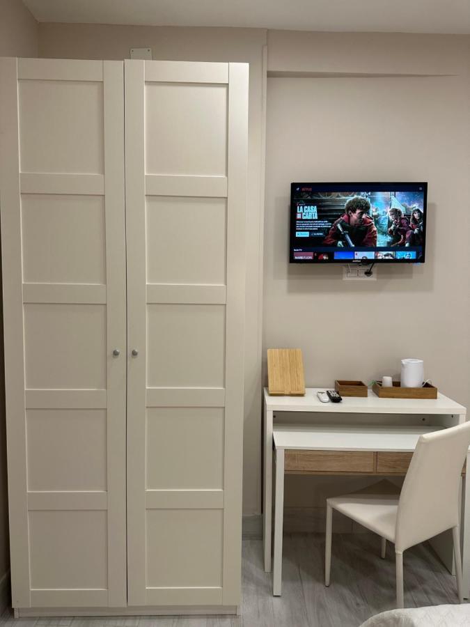 Residenza Esposito Economy Rooms Наполи Екстериор снимка