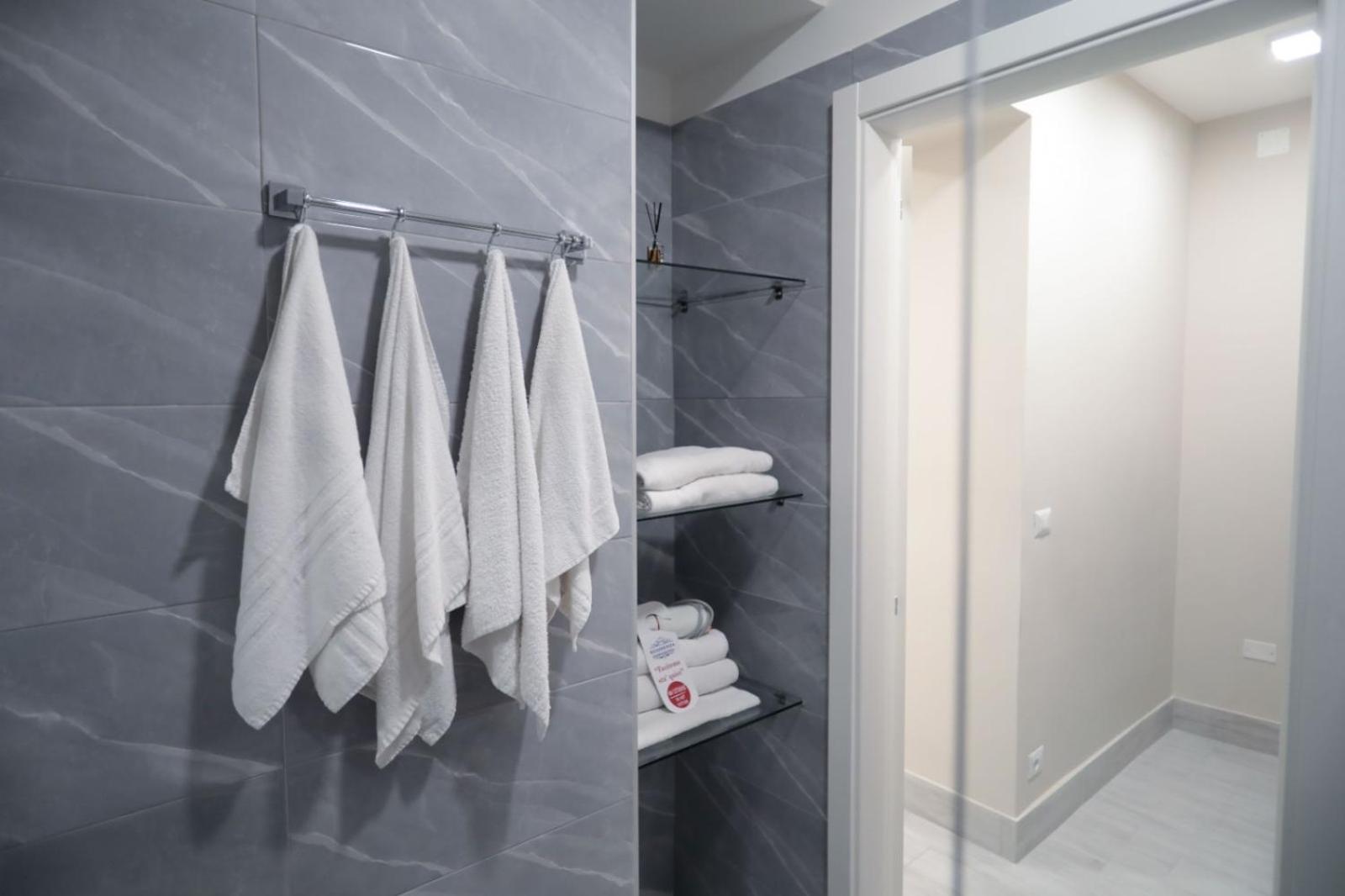 Residenza Esposito Economy Rooms Наполи Екстериор снимка