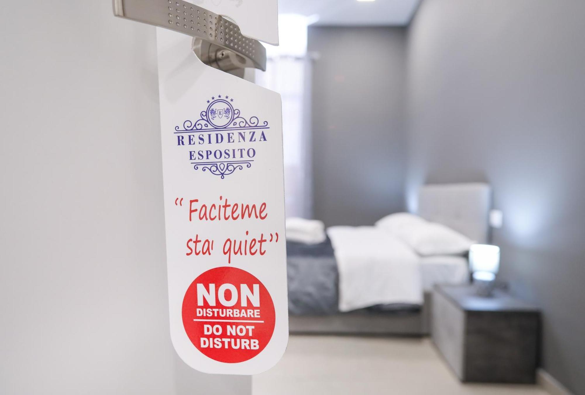 Residenza Esposito Economy Rooms Наполи Стая снимка