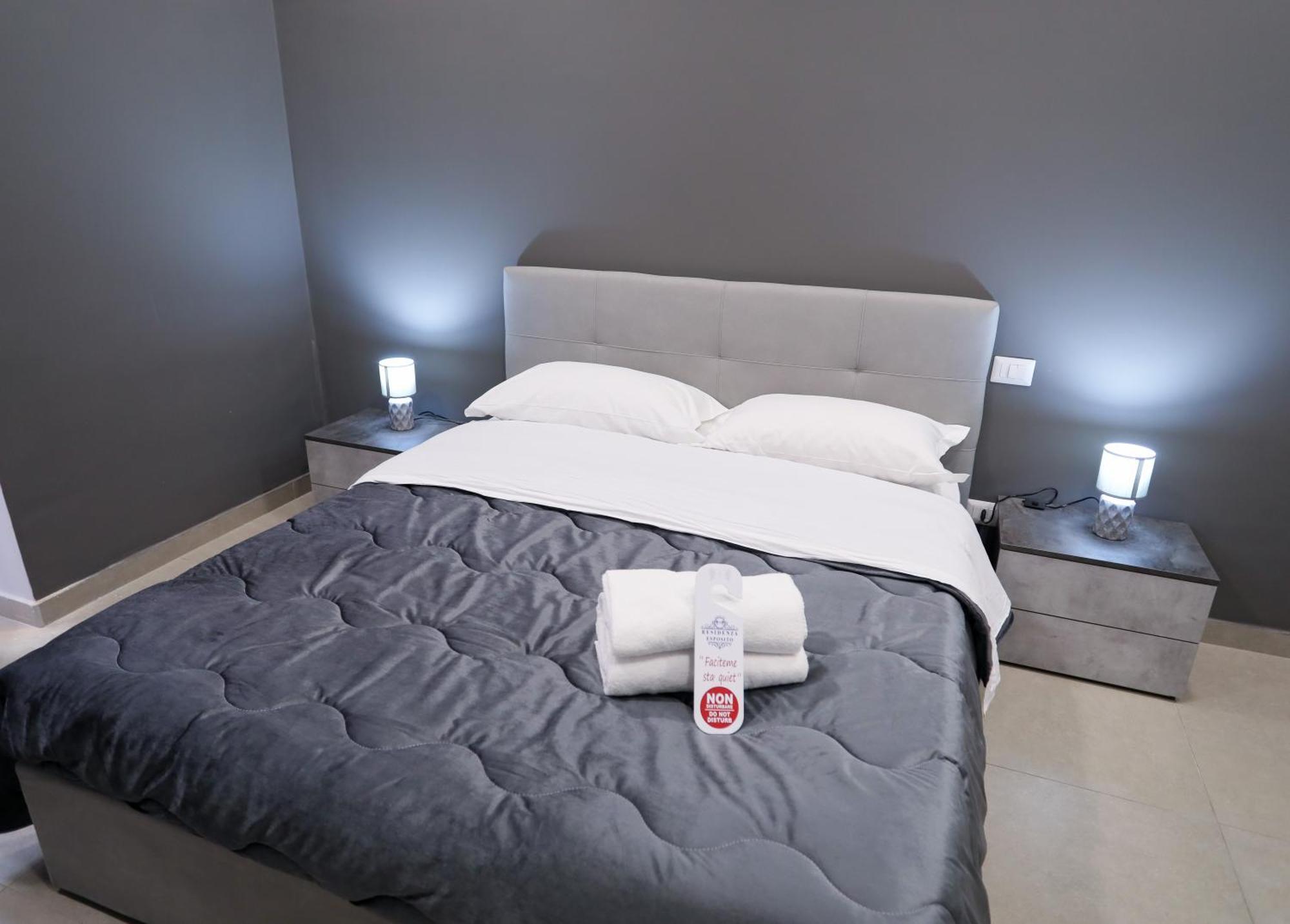 Residenza Esposito Economy Rooms Наполи Стая снимка